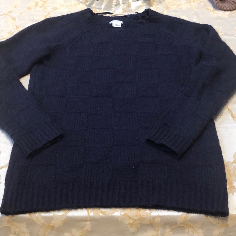 Urban outfitters • sweater